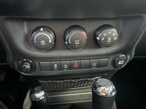 Used 2018 Jeep Wrangler Unlimited Sahara image 26