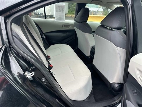 Used 2022 Toyota Corolla LE image 11