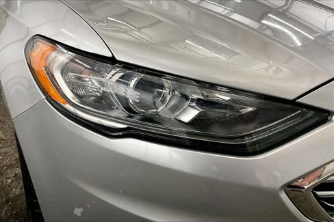 Used 2017 Ford Fusion SE w/ Fusion SE Technology Package image 28