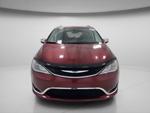 Used 2018 Chrysler Pacifica Limited image 9