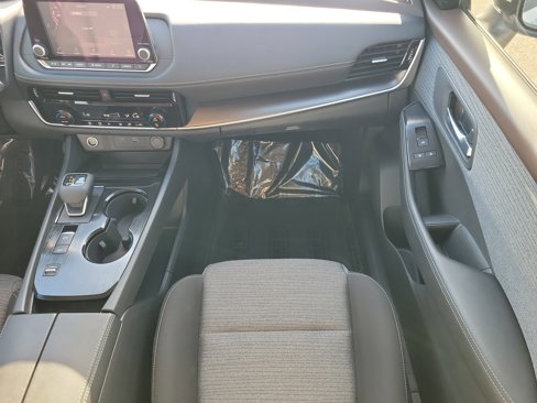 Certified 2022 Nissan Rogue SV image 18