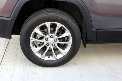 Used 2021 Jeep Cherokee Latitude Plus image 37