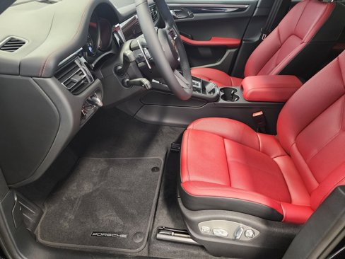 New 2025 Porsche Macan image 17