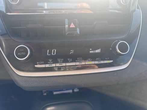Used 2020 Toyota Corolla LE image 4