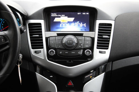 Used 2015 Chevrolet Cruze LT w/ Technology Package image 32