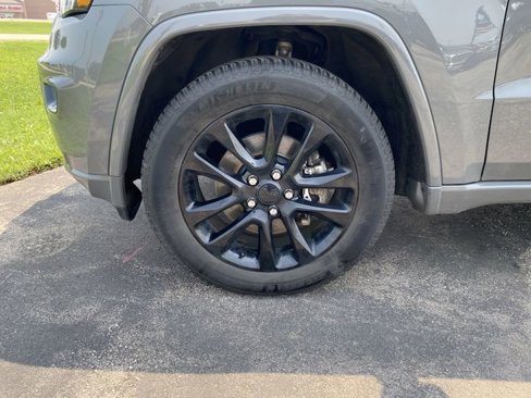 Used 2021 Jeep Grand Cherokee Laredo X image 40