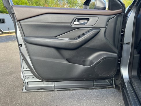 Used 2023 Nissan Rogue SV w/ SV Premium B Package image 11