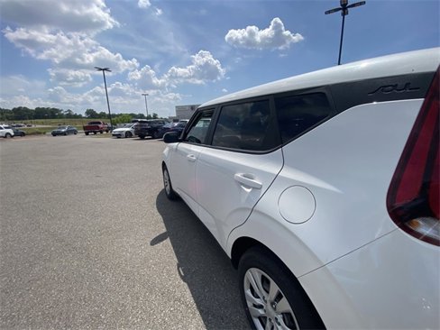 Used 2022 Kia Soul LX image 6