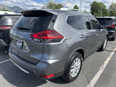 Used 2020 Nissan Rogue SV image 3