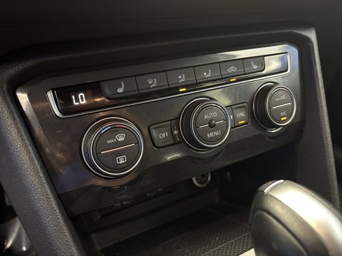 Used 2021 Volkswagen Tiguan SE image 20