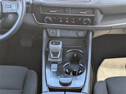 Used 2023 Nissan Rogue S image 18