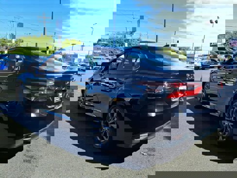 Used 2022 Toyota Camry LE image 4