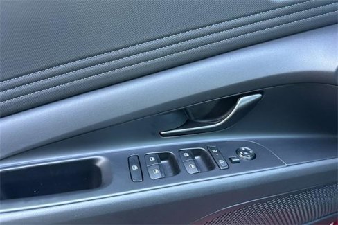Used 2025 Hyundai Elantra Sport image 11