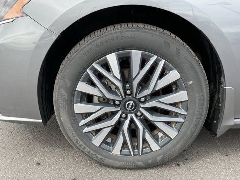 Used 2024 Nissan Altima 2.5 SV image 9