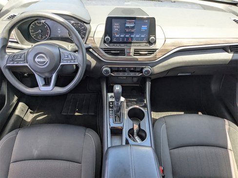 Used 2024 Nissan Altima 2.5 SV image 14