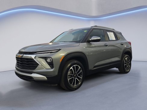 Used 2024 Chevrolet TrailBlazer LT image 2