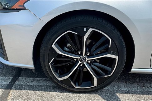 Used 2023 Nissan Altima 2.5 SR image 34