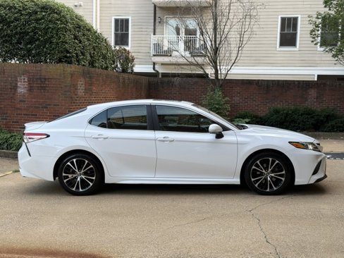 Used 2018 Toyota Camry SE w/ Moonroof Package image 6