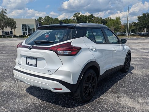 Used 2023 Nissan Kicks SV image 4