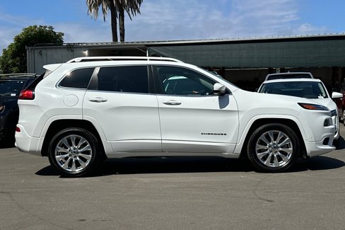Used 2017 Jeep Cherokee Overland w/ Technology Group image 3