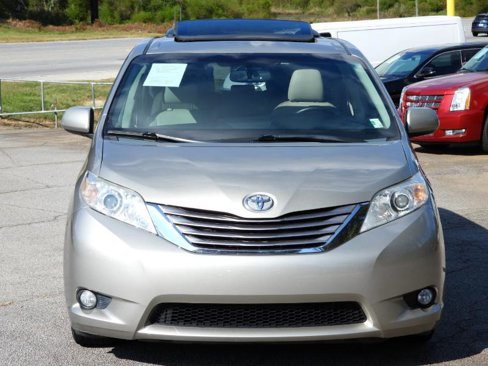 Used 2015 Toyota Sienna XLE image 21
