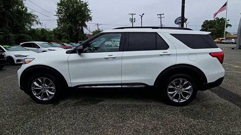 Certified 2022 Ford Explorer XLT w/ Equipment Group 202A image 5