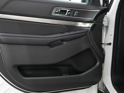 Used 2019 Ford Explorer XLT image 19