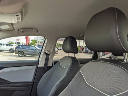Certified 2024 Volkswagen Taos SE image 23