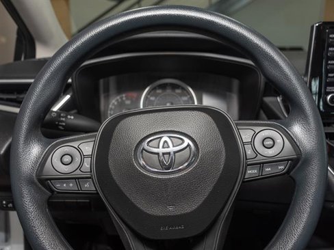 Used 2022 Toyota Corolla LE image 9