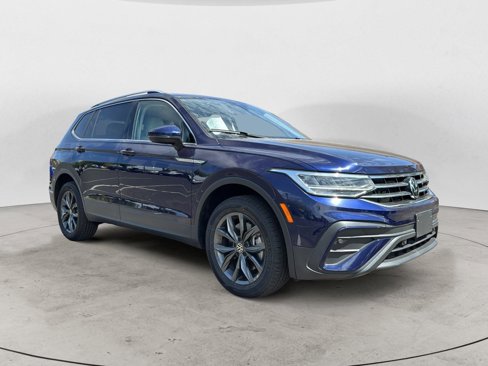 Used 2023 Volkswagen Tiguan SE image 1