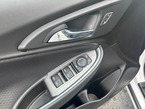Used 2020 Chevrolet Malibu LT w/ Redline Edition image 12