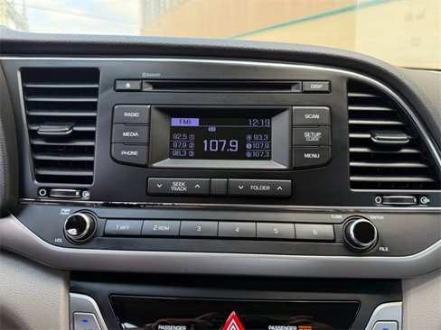Used 2018 Hyundai Elantra SE image 18