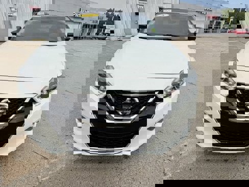 Used 2018 Nissan Maxima Platinum image 2