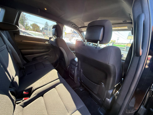 Used 2018 Jeep Grand Cherokee Laredo image 16