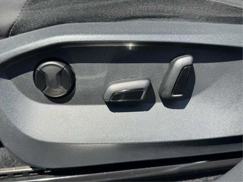 Certified 2022 Volkswagen Tiguan SE R-Line image 12