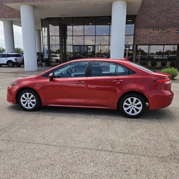 Used 2021 Toyota Corolla LE image 6
