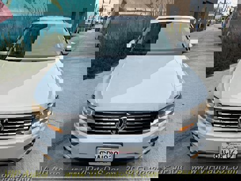 Used 2018 Volkswagen Tiguan SE image 2