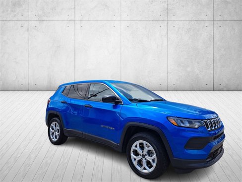 Used 2025 Jeep Compass Sport image 3
