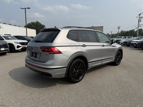 Used 2022 Volkswagen Tiguan SE R-Line image 3