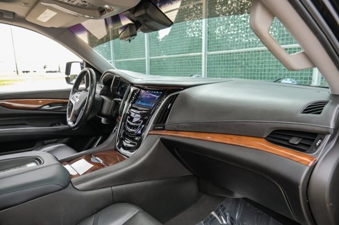 Used 2017 Cadillac Escalade ESV Luxury image 15