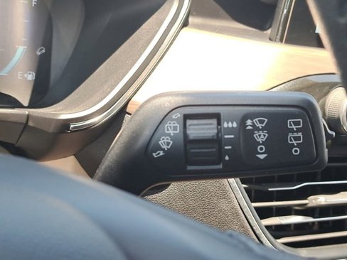 Used 2020 Ford Escape Titanium image 27