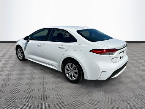 Used 2021 Toyota Corolla LE image 5