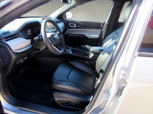 Used 2024 Jeep Compass Limited image 12