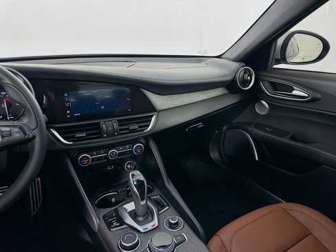 Used 2022 Alfa Romeo Giulia Ti image 24