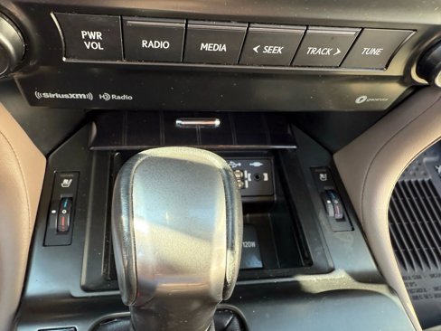 Used 2022 Lexus GX 460 Premium image 16