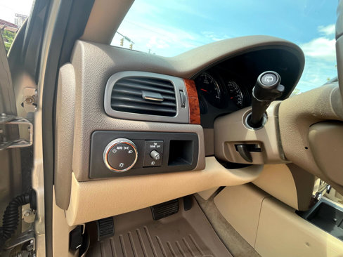 Used 2014 Chevrolet Suburban LT image 30