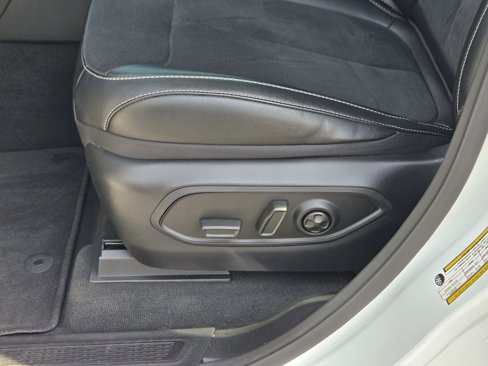 Used 2024 Jeep Grand Cherokee Altitude image 37