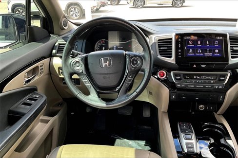 Used 2018 Honda Pilot Touring image 18