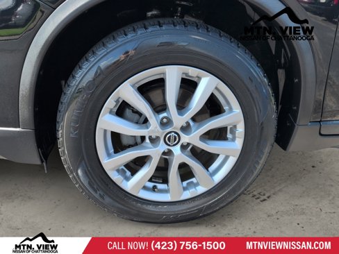 Used 2018 Nissan Rogue SV image 25