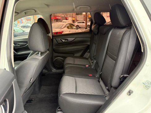 Used 2017 Nissan Rogue S image 9